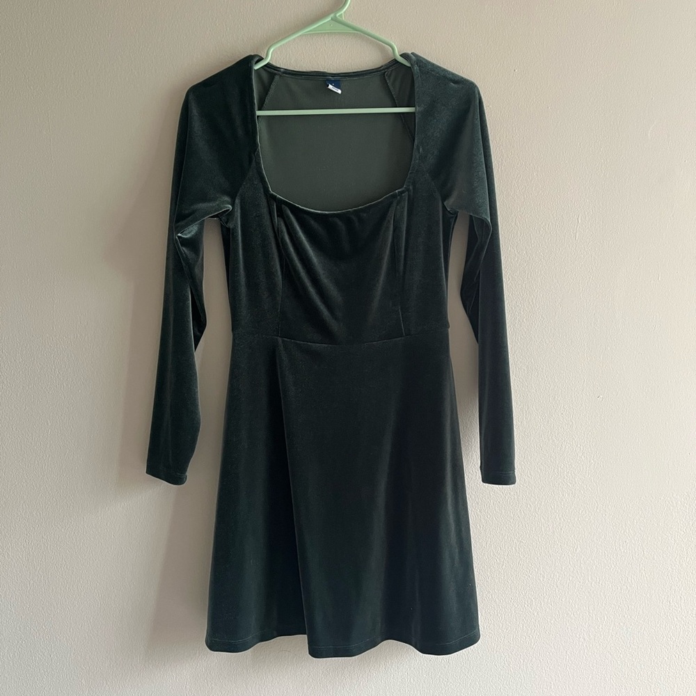 Old Navy Green Velvet Long Sleeve Dress